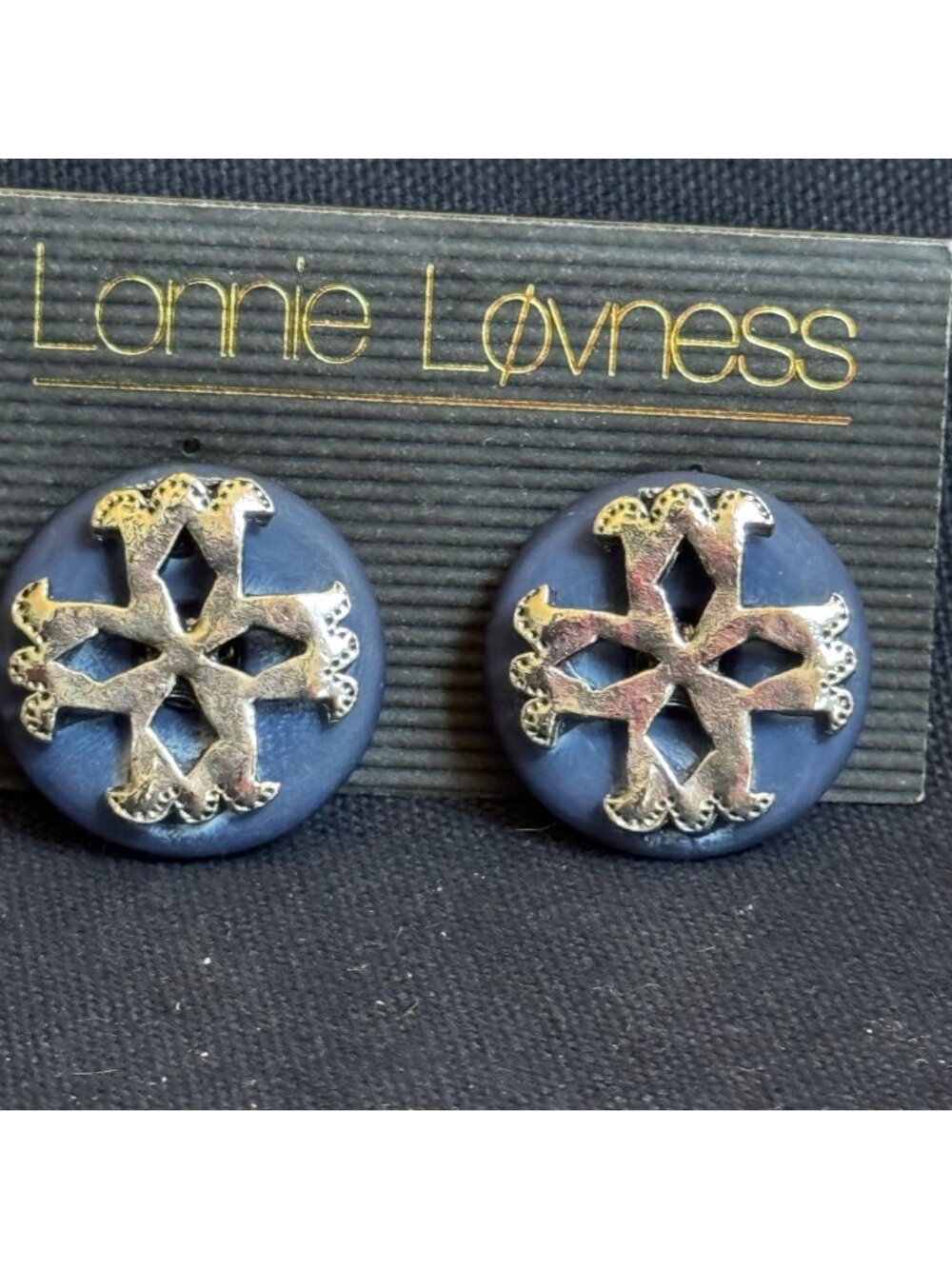 LONNIE LOVNESS Vintage Blue Clip-On Earrings Silver-Tone Snowflake Design